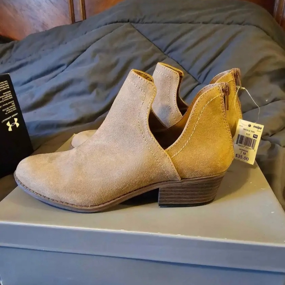 Falls Creek | Tan Ankle boots | size 7